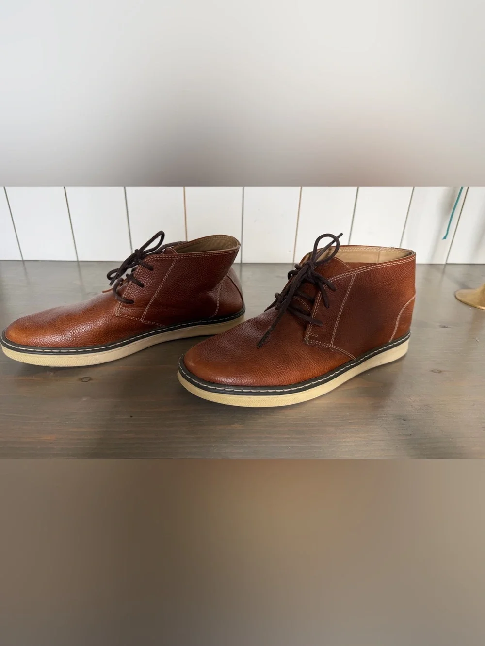 Johnston & Murphy contrasting sole
